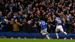 Selebrasi Romelu Lukaku pada pertandingan sepak bola Liga Inggris antara Everton melawan Liverpool di Goodison Park, Liverpool, Sabtu (23/11/2013). (AFP/Paul Ellis)