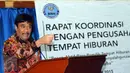 Wagub DKI Jakarta Djarot Saiful Hidayat memberikan arahan saat rakor dengan pengusaha hotel dan tempat hiburan se Jakarta dan Kepala BNN, Komjen Pol Budi Waseso di Halim Perdanakusuma, Jumat (18/12/2015). (Liputan6.com/Helmi Fithriansyah)