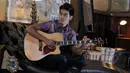 Nathan Hartono merupakan penyanyi keturunan Indonesia kelahiran Singapura, 26 Juli 1991. Foto diambil pada Kamis (12/3/2015) di KARE, Senayan City, Jakarta. (Liputan6.com/Panji Diksana)
