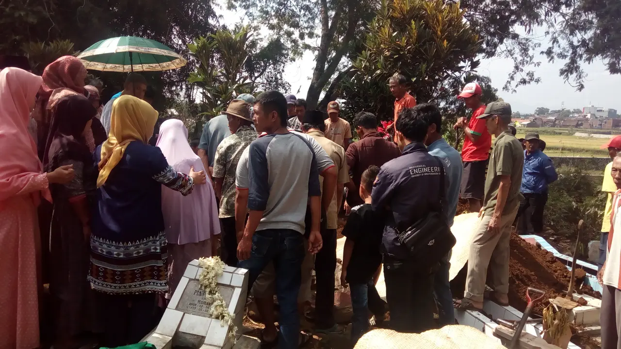 Pemakaman salah satu pemilih pilkada Garut