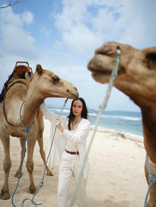 FOTO: Momen Liburan Karina Nadila di Nusa Dua Bali, Main ...