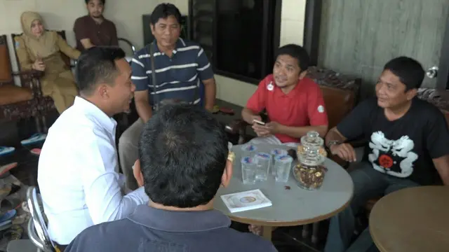 Perawat Suntik Pasien