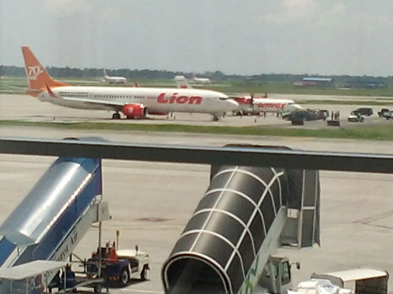 Akibat senggolan di landasan pacu Bandara Kualanamu, sayap pesawat baik Lion Air maupun Wings Air mengalami kerusakan. (Liputan6.com/Reza Efendi)