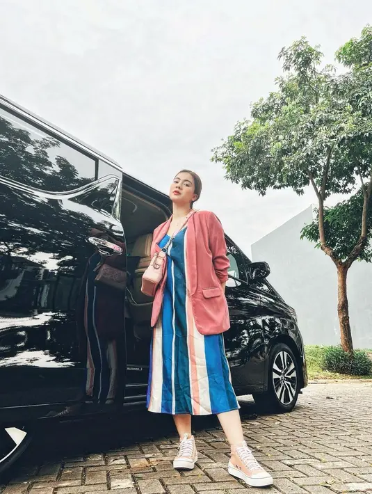 Di tengah bahagia menyambut putri cantiknya, Felicya juga melakoni program diet. (Instagram/felicyangelista_)