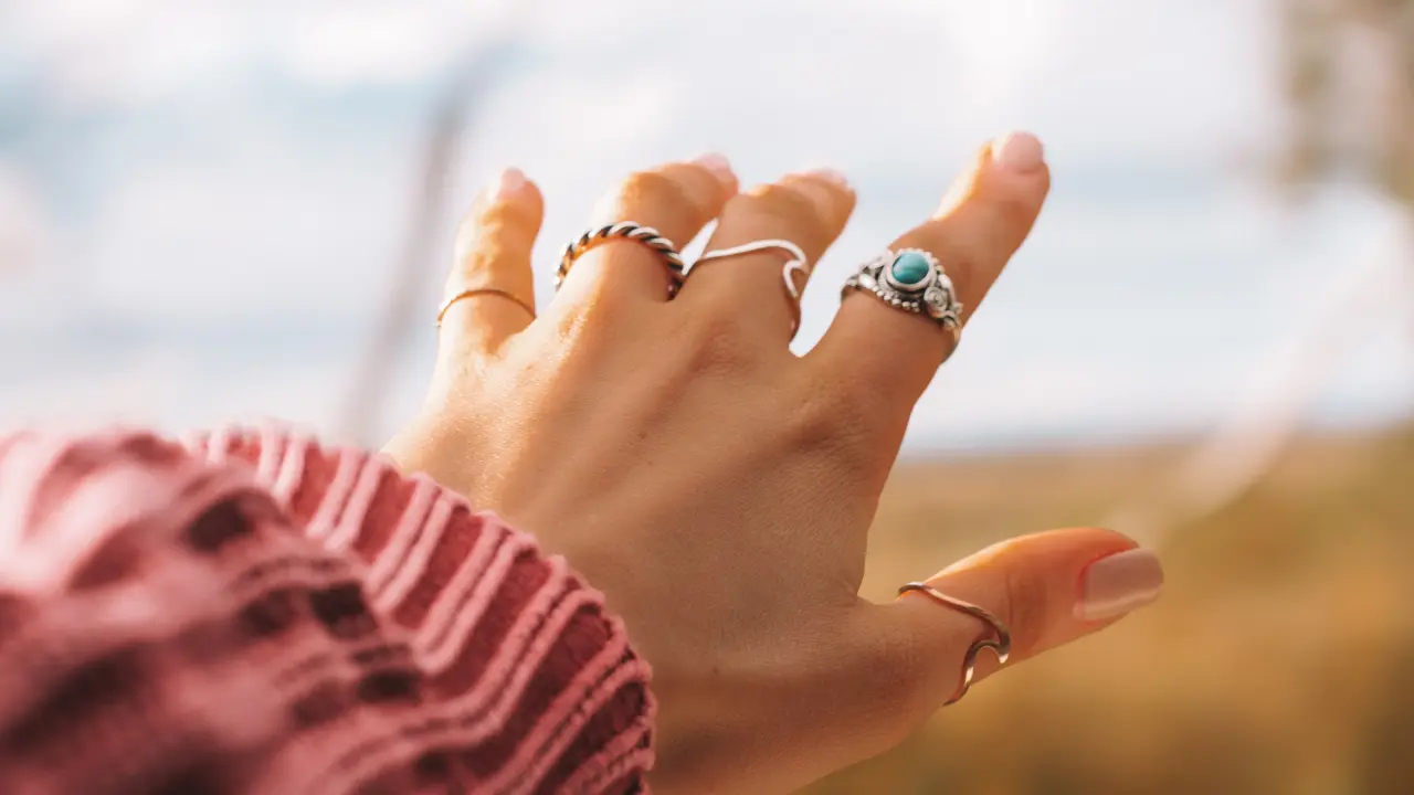 Mimpi Memakai Cincin Emas