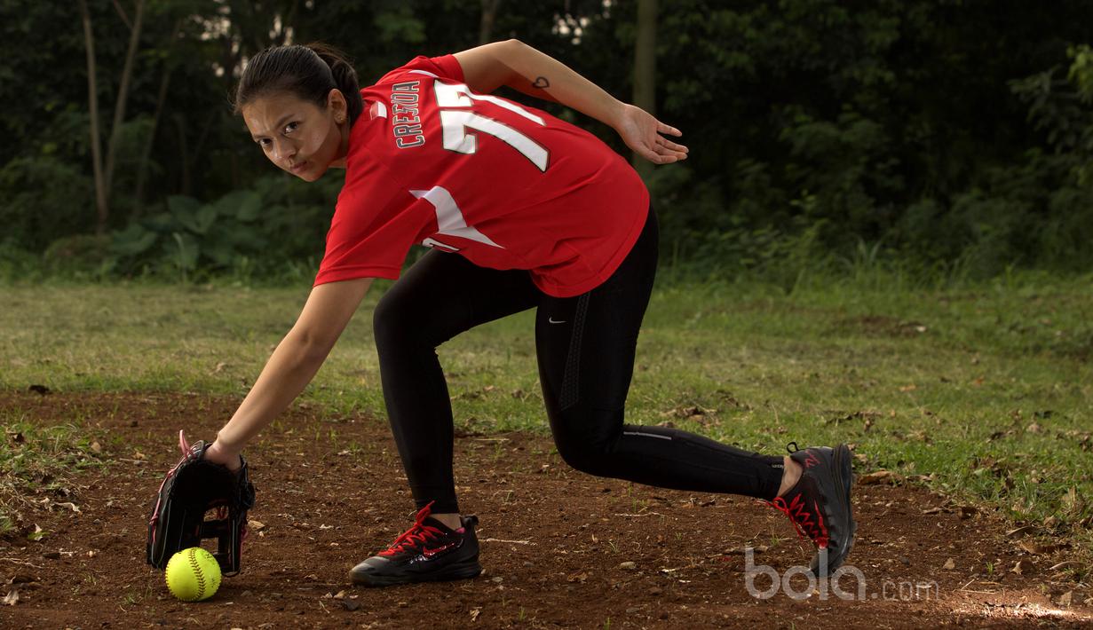 Pada PON 2008  bersama tim DKI Jakarta, Cresida Mariska  meraih Juara pertam dan merebut medali Emas Medali di Kalimantan Timur. (Bola.com/Nicklas Hanoatubun)