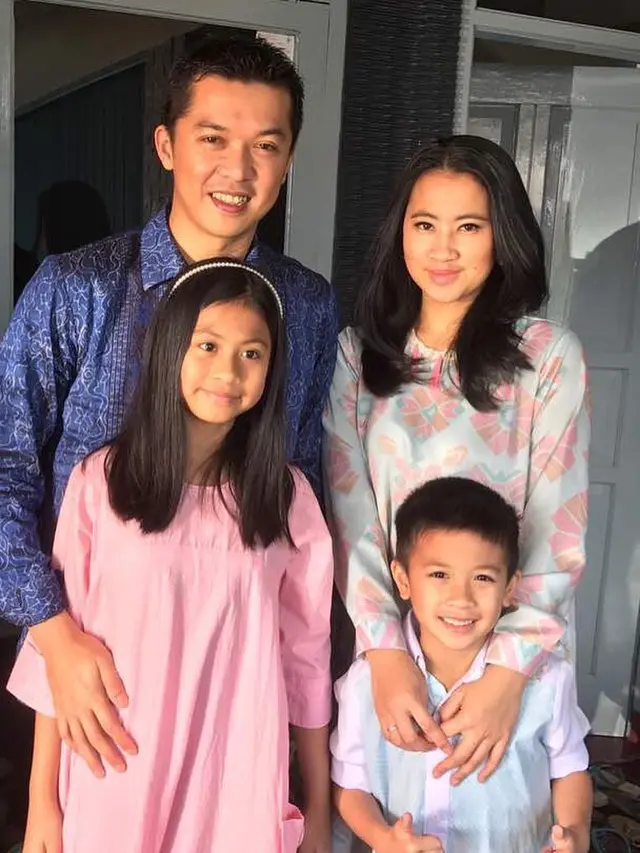 6 Momen Kebersamaan Keluarga Taufik Hidayat, Hangat dan Harmonis