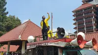 Mahasiswa UI melakukan aksi unjuk rasa di depan gedung Rektorat menuntut pencabutan statuta UI. (Liputan6.com/Dicky Agung Prihanto)