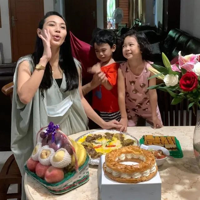 Dea Lestari bersama anak (https://www.instagram.com/p/CQkiC-PhZBP/?utm_medium=copy_link)