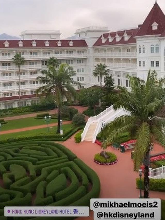 7 Potret Liburan Sandra Dewi di Hong kong, Menginap di Hotel Bak Istana