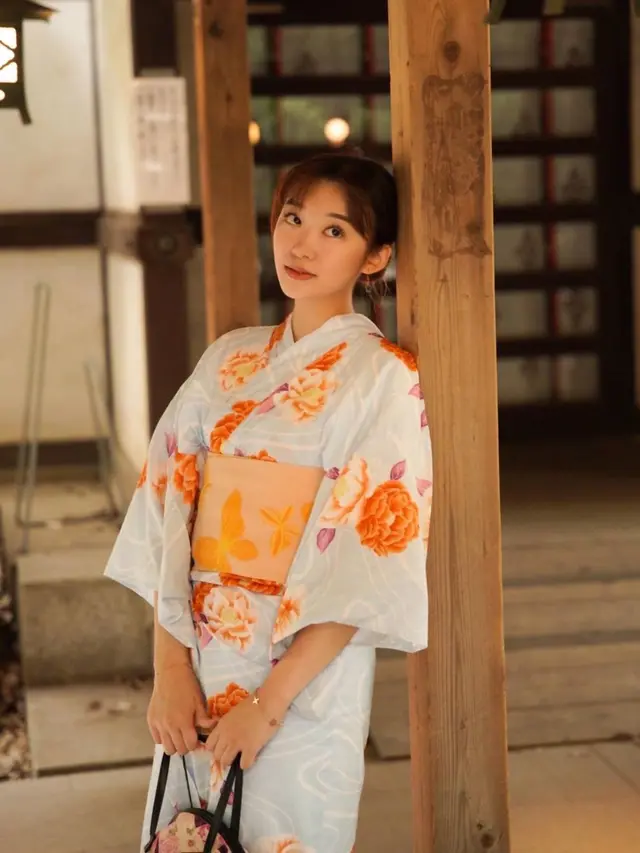 Potret Livy Renata Ngedate Bareng Tomo Pakai Yukata Ini Tuai Sorotan