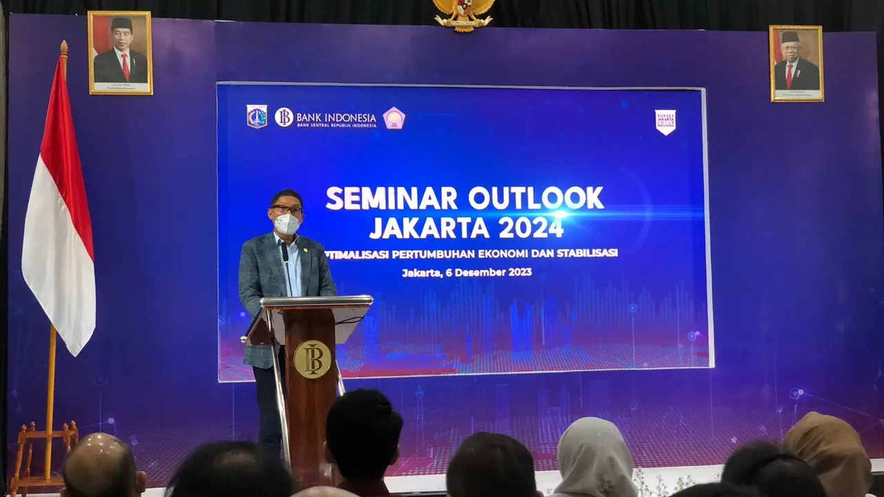 Ketua Ikatan Sarjana Ekonomi Indonesia (ISEI) Jakarta, Inarno Djajadi dalam Seminar Outlook Jakarta 2024 dengan tema "Optimalisasi Pertumbuhan Ekonomi dan Stabilisasi”.