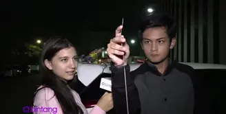 Randy Martin dan Cassandra Lee merayakan malam tahun baru 2016 bersama-sama di lokasi syuting sinetron ‘Alphabet’. Seperti inilah keromantisan mereka berdua di malam tahun baru 2016.