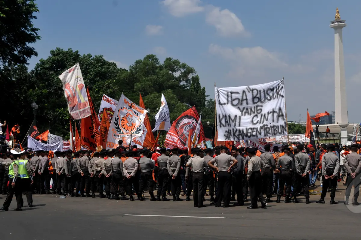 ISL Ditiadakan, Jakmania Gelar Aksi di Depan Istana Negara