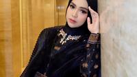 6 Gaya Elegan dan Stylish Ria Ricis dalam Balutan Outfit Serba Hitam  (instagram/riaricis1795)