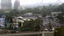 Suasana di halaman Universitas Nairobi menunggu kehadiran Paus Francis, Kenya, (26/11). Paus Francis datang ke Kenya untuk memberi ceramah tentang konflik antara umat beragama di Kenya. (REUTERS/Noor Khamis)
