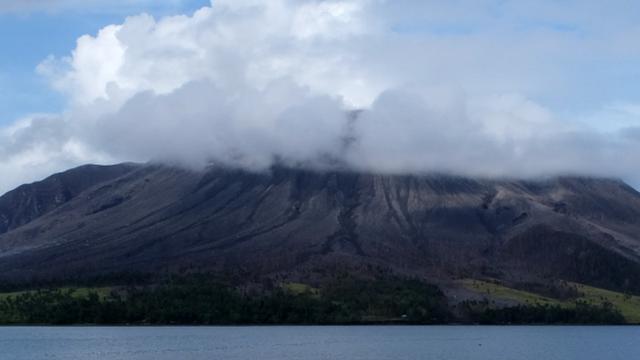 Gunung Ruang di Sulawesi Utara