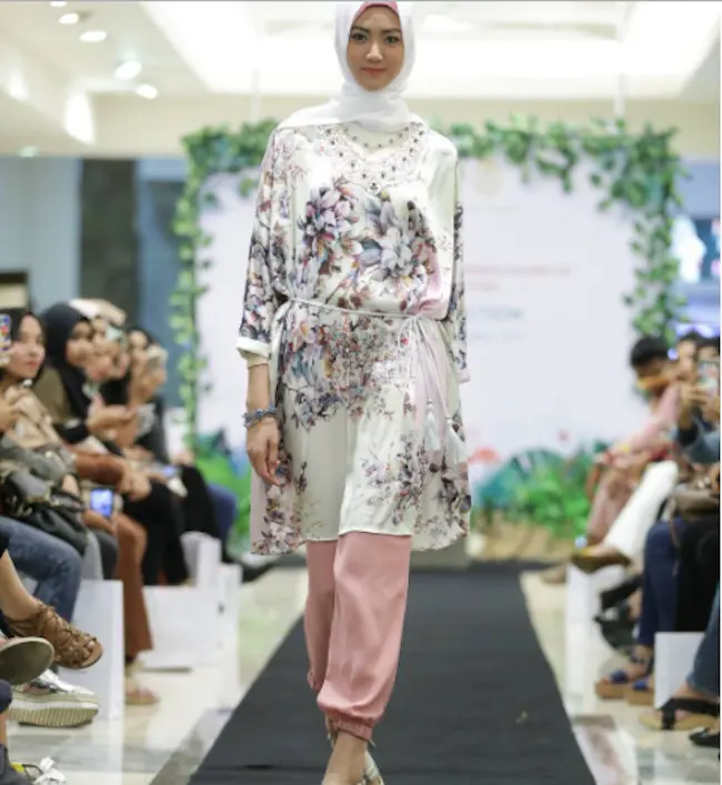 Koleksi terbaru Anniesa Hasibuan untuk Ramadan 2017. (anniesahasibuanofficial)