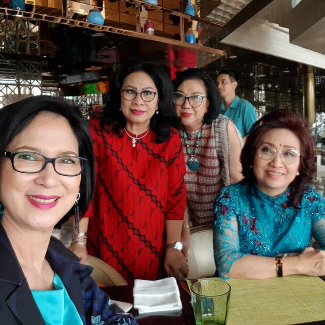 Jarang Terekspos, Ini 6 Pesona Mauren Christy Ibu Tiri Nagita Slavina