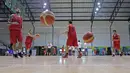 Gaya para pemain Timnas Basket Indonesia saat melakukan sesi latihan jelang test event Asian Games 2018 di Hall A Senayan, Jakarta, Rabu (7/2/2018). Test Event ini berlangsung pada 8-12 February 2018. (Bola.com/Nicklas Hanoatubun)