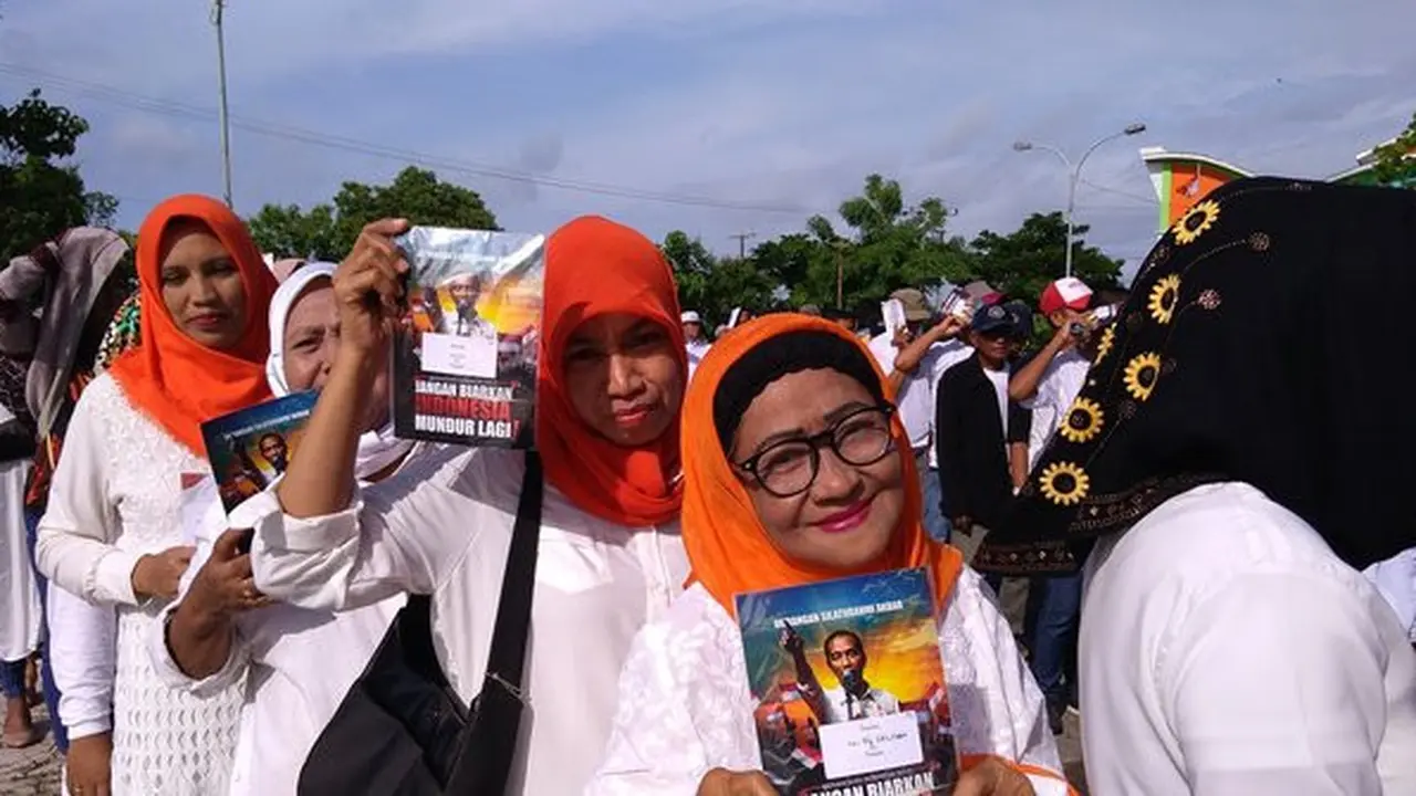 Antusiasme warga Makassar sambut Jokowi. (Merdeka.com)