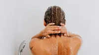 Simak beberapa cara untuk menghilangkan kulit bersisik. (pexels.com/Karolina Grabowska)