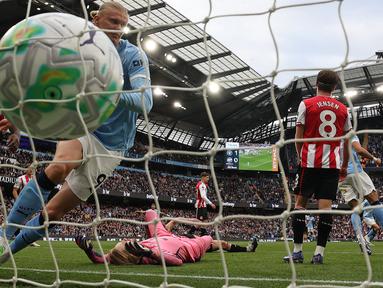 Manchester City berhasil memetik poin penuh dalam laga lanjutan Liga Inggris 2025/2026 saat menjamu Brentford di Etihad Stadium, Manchester, Inggris, Sabtu (09/05/2026) waktu setempat. (AFP/Darren Staples)