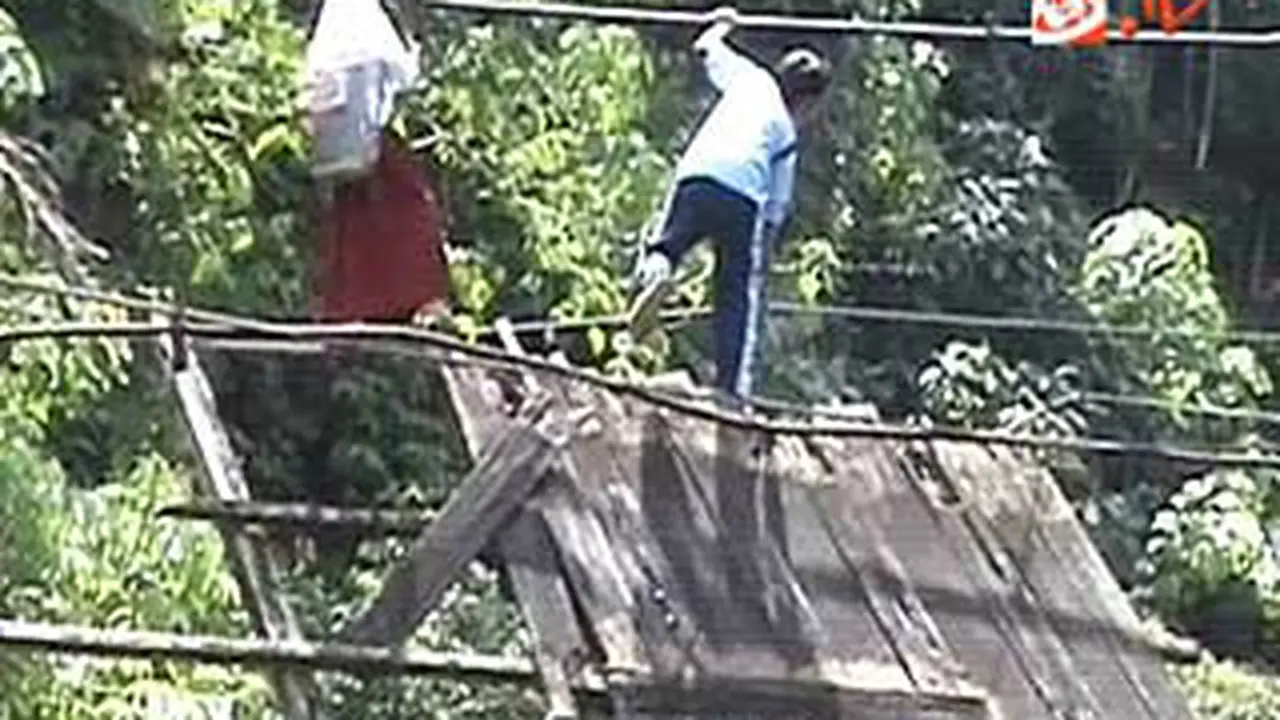 120712ajembatan-putus.jpg