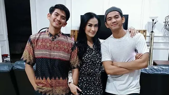 Momen Manis Rizki Ridho D'Academy dan Iis Dahlia (sumber: instagram.com/da2_rizki123)