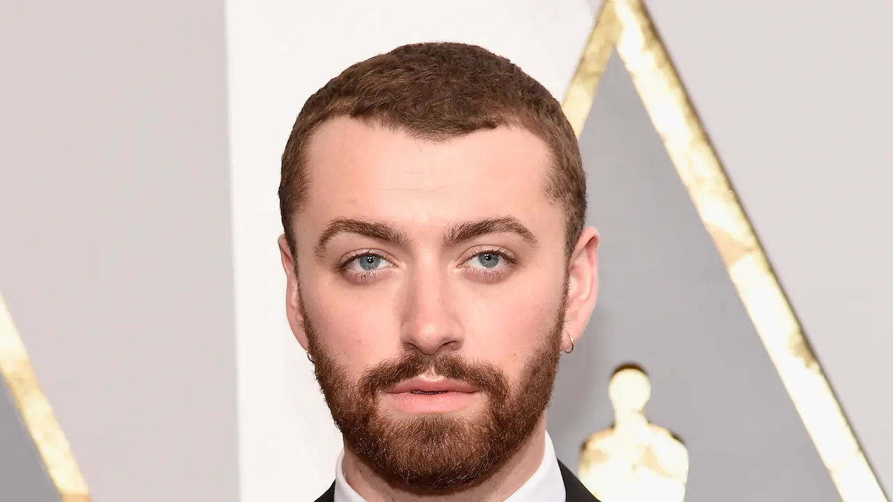 [Bintang] Sam Smith Pamer Pacar Baru Seorang Model Terkenal