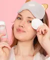 Micellar water bekerja dengan partikel kecil bernama micelles, yang bertindak seperti magnet untuk menarik kotoran, minyak, dan sisa makeup dari permukaan kulit. (foto/dok: freepik/KamranAydinov)