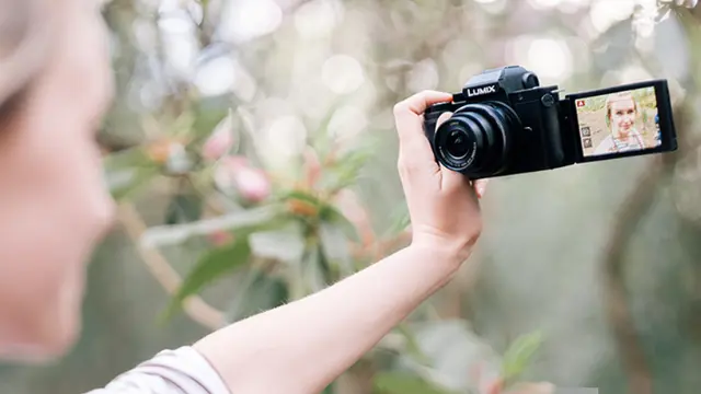 Panasonic Lumix G100