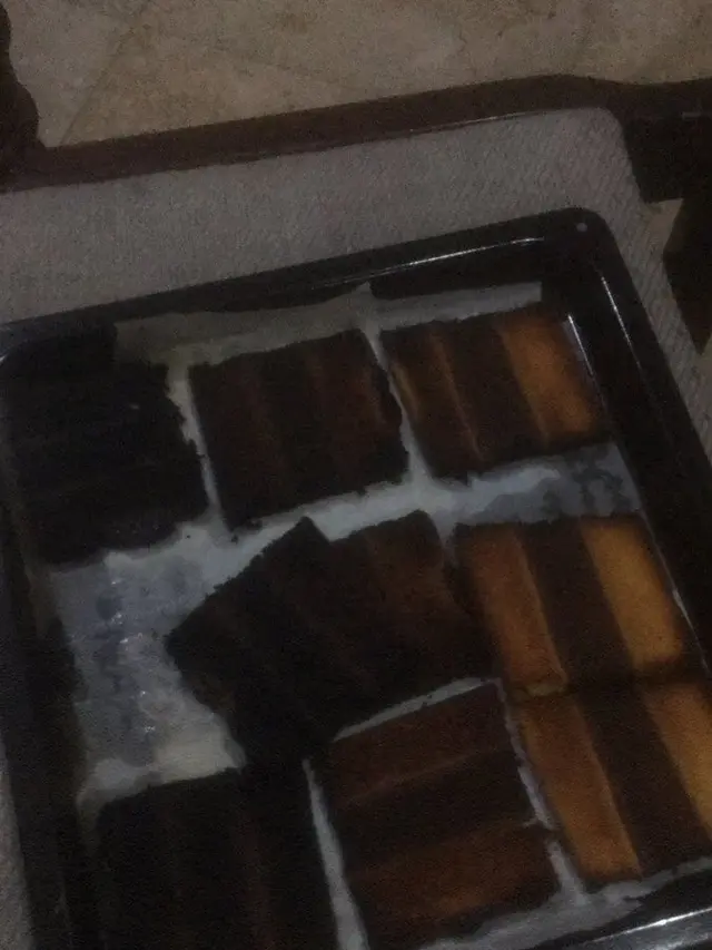 6 Potret Kue Lebaran Gosong Ini Bikin Enggak Napsu Makan