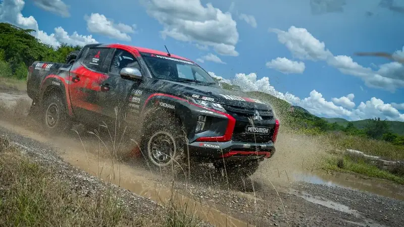 New Mitsubishi Triton beraksi di Asia Cross Country Rally (AXCR) 2022 . (Mitsubishi Motors)