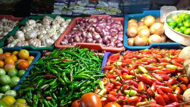 Cabai dan bawang di Pasar Slipi