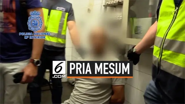 Seorang pria ditangkap gara-gara merekam hal yang tidak semestinya. Ia ketahuan merekam bagian dalam rok wanita di metro.