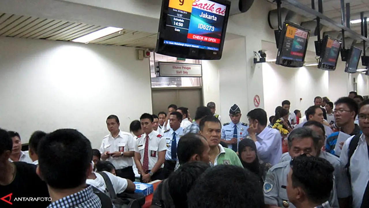 penumpang-lion-air-131011b.jpg