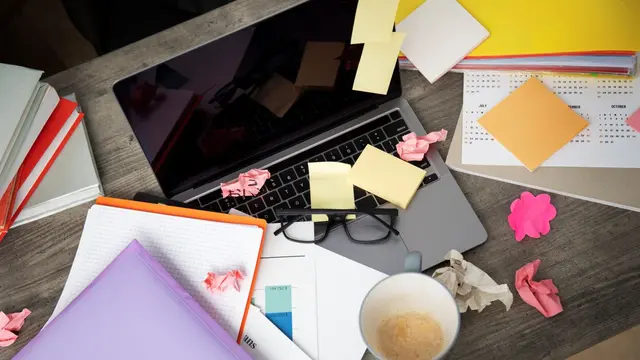 Meja Kerja Berantakan Bisa Turunkan Produktivitas, Kenali 5  Penjelasannya