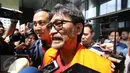 Tersangka Andi Zulkarnain Mallarangeng alias Choel Mallarangeng meninggalkan Gedung baru KPK, Jakarta, Jumat (24/2). Kedatangan Choel hanya untuk menandatangani perpanjangan masa tahanan selama 40 hari kedepan. (Liputan6.com/Helmi Afandi)