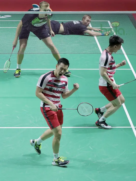 Ekspresi Kevin Sanjaya/Marcus Gideon saat kalahkan Mads Conrad/Mads Pieler pada perempat final Indonesia Open 2018 di Istora Senayan, Jakarta, (6/6/2018). Kevin/Marcus menang 20-22, 22-20, 21-18. (Bola.com/Nick Hanoatubun)