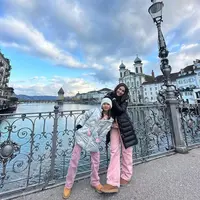 Ketika melahirkan Bilqis pada 2014, Ayu tak didampingi oleh sang suami. Mulai saat itu, perjuangan Ayu membesarkan Bilqis seorang diri dimulai. [Foto: instagram.com/ayutingting92]