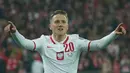 Gelandang Polandia Piotr Zielinski merayakan mencetak gol kedua timnya ke gawang Swedia pada final play-off jalur B kualifikasi Piala Dunia 2022 zona Eropa di Silesian Stadium, Rabu (30/3/2022) dini hari WIB. Polandia mengunci tiket ke Piala Dunia 2022 usai menekuk Swedia 2-0. (JANEK SKARZYNSKI/AFP)