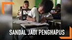 Berasal dari keluarga serba kekurangan, membuat bocah di Filipina tak bisa membeli alat tulis memadai. Sebagai gantinya, ia menggunakan sandal karet miliknya untuk dijadikan penghapus.