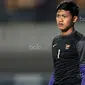 Kiper Timnas Indonesia U-19, Muhammad Riyandi  saat uji coba melawan Espanyol B pada laga persahabatan di Stadion GBLA, Bandung, (15/7/2017). Timnas U-19 kalah 2-4. (Bola.com/Nicklas Hanoatubun)