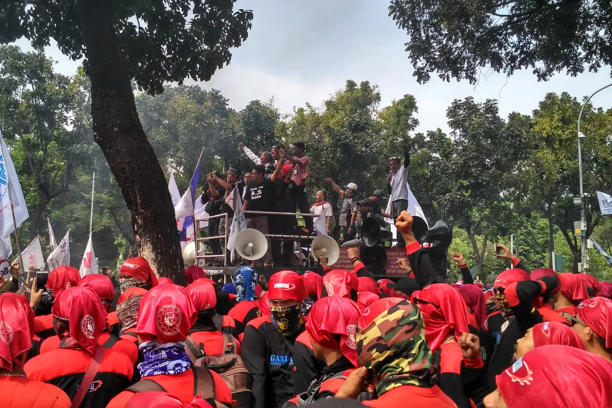 Demo buruh di Balai Kota DKI Jakarta