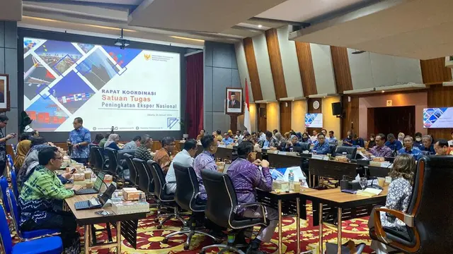 Sekretaris Kementerian Koordinator Bidang Perekonomian Susiwijono Moegiarso dalam Kick-off Technical Meeting Satgas Peningkatan Ekspor Nasional, di Kantor Kemenko Perekonomian, Jakarta, Rabu (24/1/2024). (Dok Kemenko Perekonomian)
