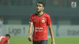 Bek Persija, Willian Pachecho mengekspresikan kekecewaan usai laga melawan Bali United dilanjutan Liga 1 Indonesia di Stadion Patriot Candrabhaga, Bekasi, Minggu (21/5). Laga kedua tim berakhir imbang 0-0. (Liputan6.com/Helmi Fithriansyah)