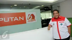 Kepala Badan Narkotika Nasional (BNN) Komjen Pol Anang Iskandar berfoto di lobby ruang redaksi Liputan6.com di Jakarta, Rabu (1/7/2015). Komjen Pol Anang Iskandar bersilaturahim dengan jajaran redaksi Liputan6.com. (Liputan6.com/Helmi Fithriansyah)