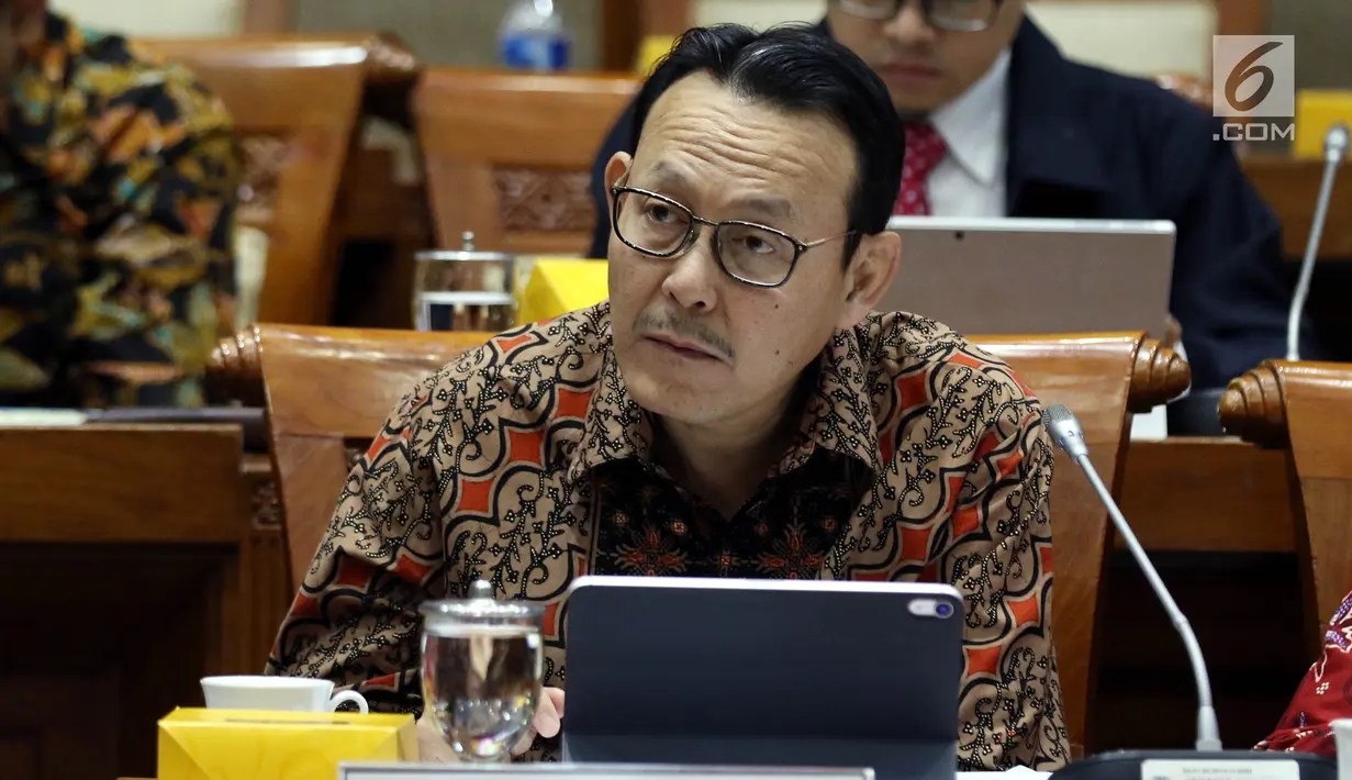 Dirut BPJS KEsehatan Fachmi Idris mengikuti Rapet Kerja Gabungan dengan Komisi XI dan IX DPR di Kompleks Parlemen, Jakarta, Senin (2/9/2019). Rakergab membahas berbagai agenda penting di bidang kesehatan salah satunya tentang rencana kenaikan iuran BPJS yang di tolak DPR. (Liputan6.com/Johan Tallo)