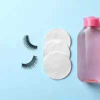 Ilustrasi produk eye makeup remover. (c) NewAfrica/Depositphotos.com